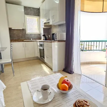 Dream View, Cristianos * أرونا