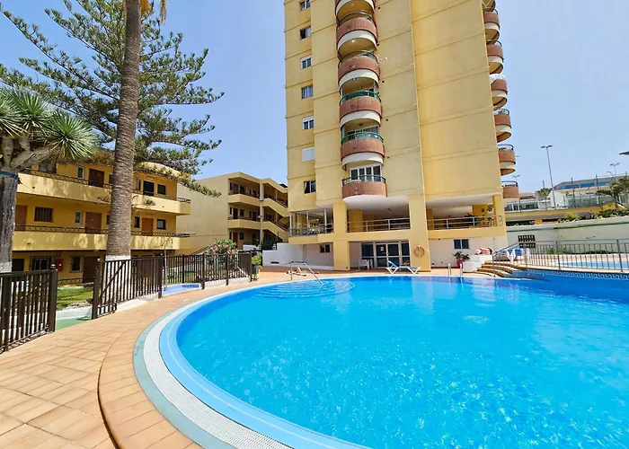 Dream View, Cristianos