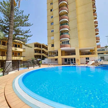 Dream View, Cristianos